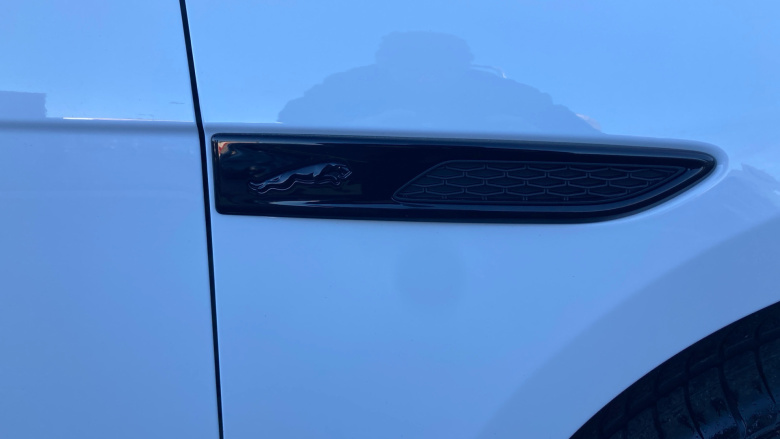 Jaguar F-Pace 2.0 D200 R-Dynamic Black 5dr Auto AWD Diesel Estate